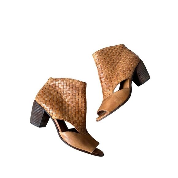 Patricia Nash Rosetta Tan Italian Woven Leather Peep Toe Ankle Booties 8 - Picture 1 of 10